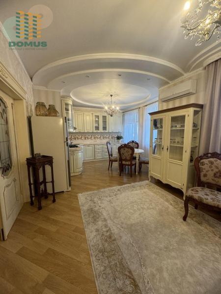 Продам 4-кімнатну квартиру