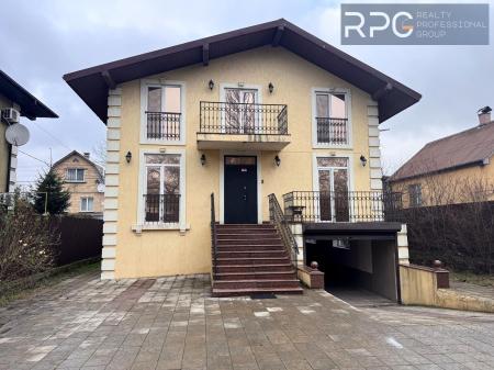 Продам 3-поверховий будинок