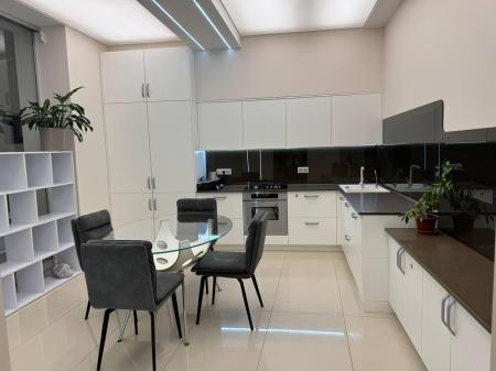 Продам 2-этажный дом