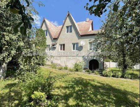 Продам 3-этажный дом