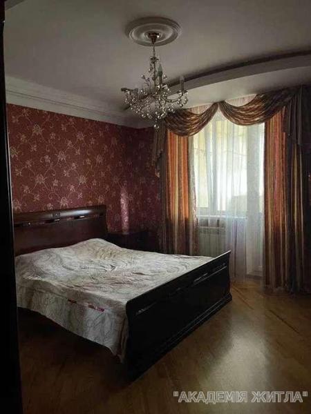Продам 3-комнатную квартиру в новостройке, ЖК Парковый