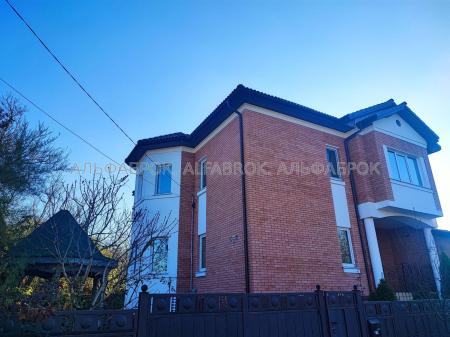 Продам 3-поверховий будинок