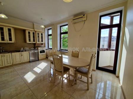 Продам 5-кімнатну квартиру