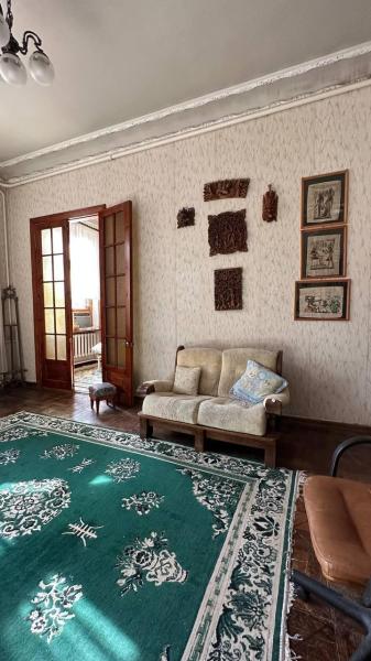 Продам 6-комнатную квартиру