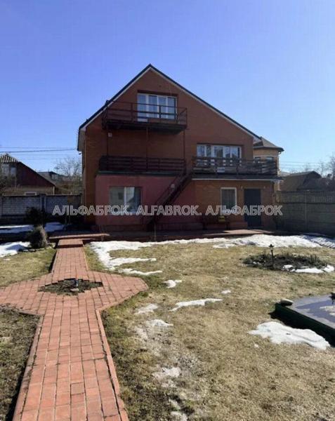 Продам 3-поверховий будинок