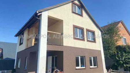 Продам 3-поверховий будинок