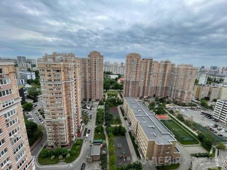 Продам 5-комнатную квартиру в новостройке, ЖК Голосеево