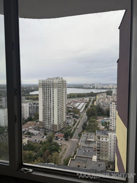 Продам 3-комнатную квартиру в новостройке