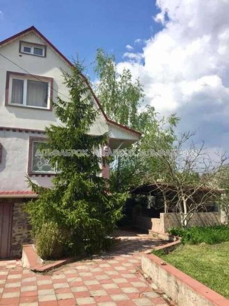 Продам 3-поверховий будинок