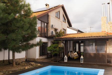 Продам 3-поверховий будинок