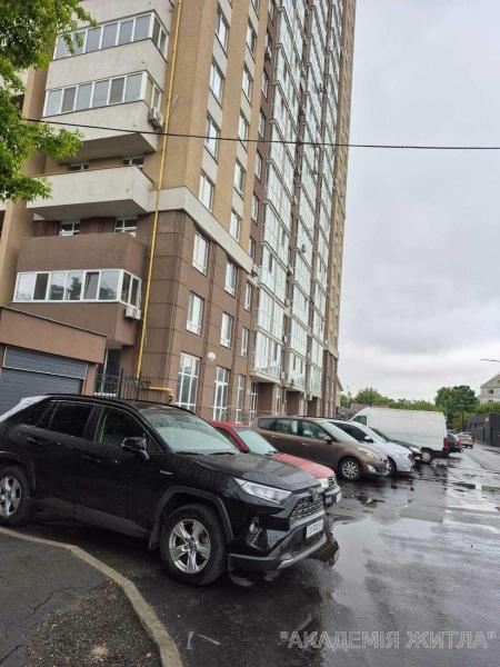 Продам 4-комнатную квартиру в новостройке, ЖК Днепровский