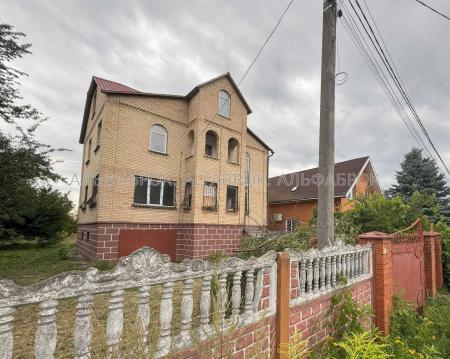 Продам 2-этажный дом