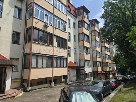 Продам 4-кімнатну квартиру