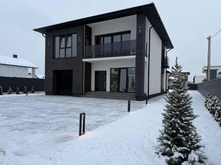 Продам 2-поверховий будинок