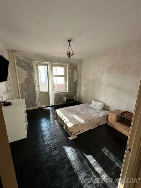 Продам 4-комнатную квартиру