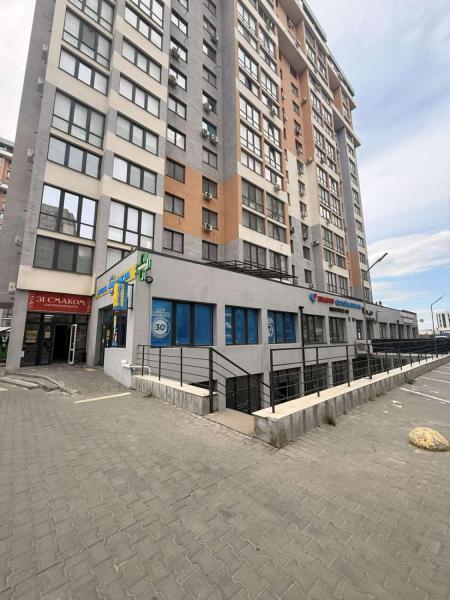 Продам офіс у багатоквартирному будинку