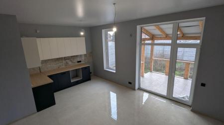 Продам 2-этажный дом