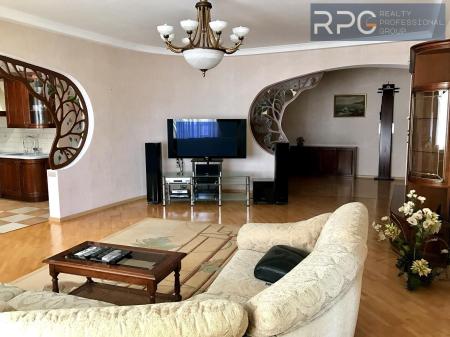 Продам 5-кімнатну квартиру