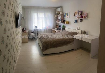 Продам 3-кімнатну квартиру