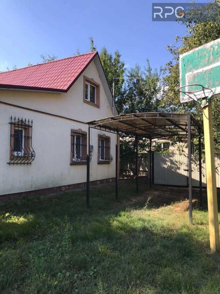 Продам 2-поверховий дачний будинок