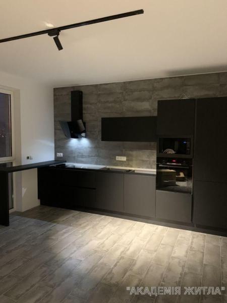 Продам 4-комнатную квартиру в новостройке, ЖК Заречный