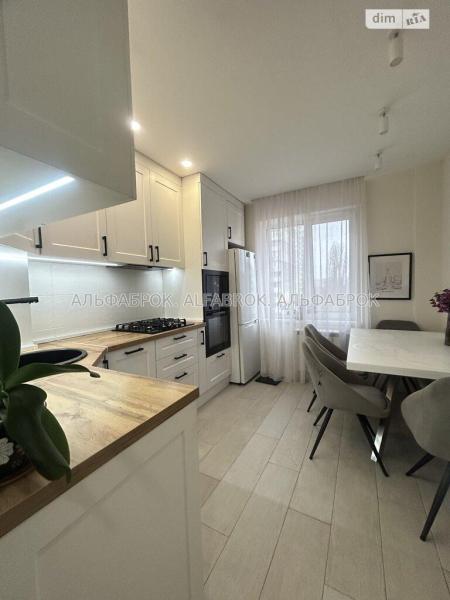 Продам 3-кімнатну квартиру