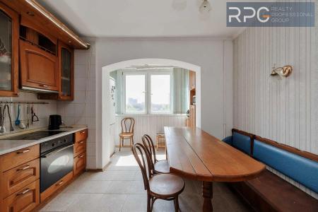 Продам 4-кімнатну квартиру