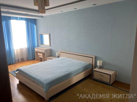 Продам 4-комнатную квартиру