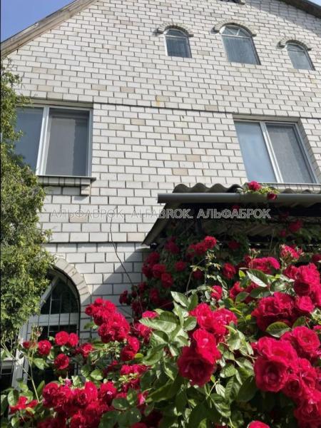 Продам 2-поверховий будинок