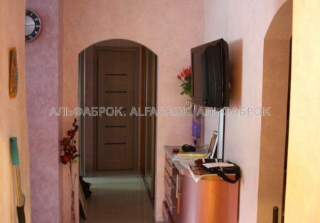 Продам 4-кімнатну квартиру