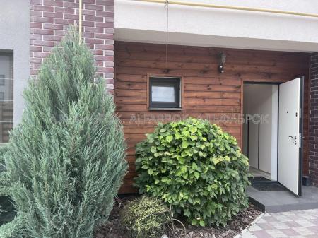 Продам 2-этажный таунхаус