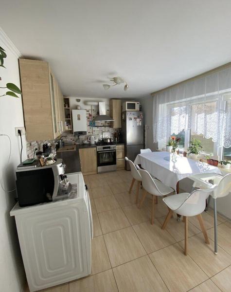 Продам 2-поверховий будинок