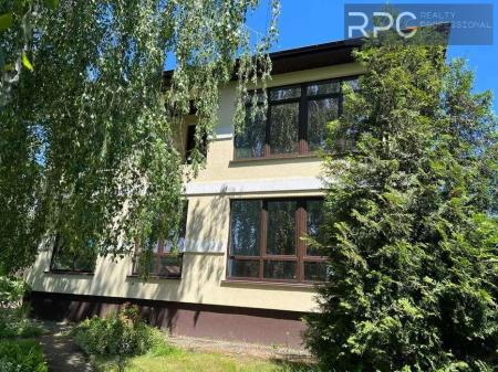Продам 2-поверховий будинок