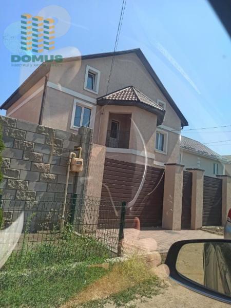 Продам 3-поверховий будинок