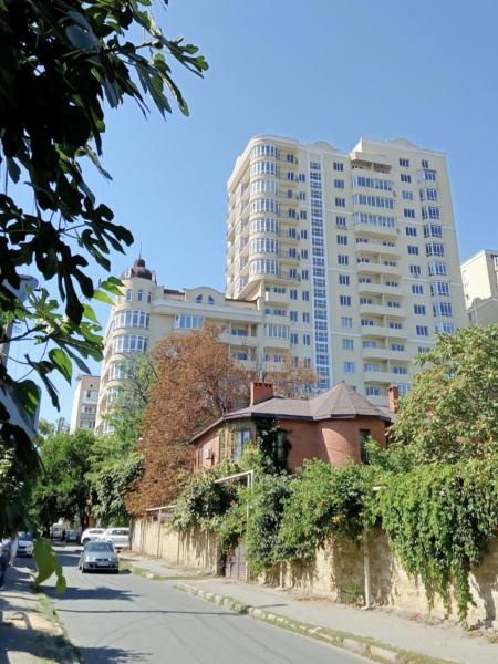 Продам 4-комнатную квартиру в новостройке, ЖК «Солнечный»