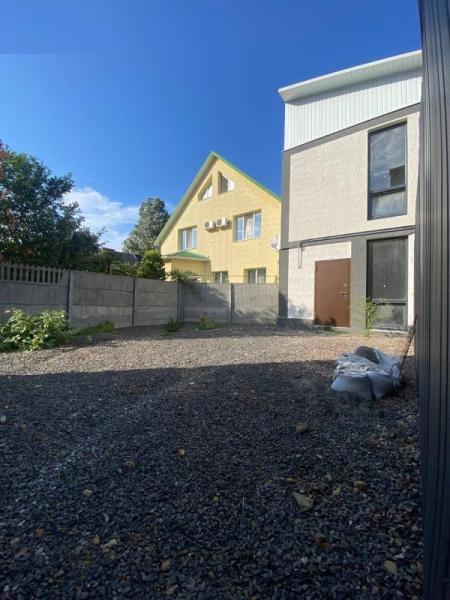 Продам 2-поверховий будинок