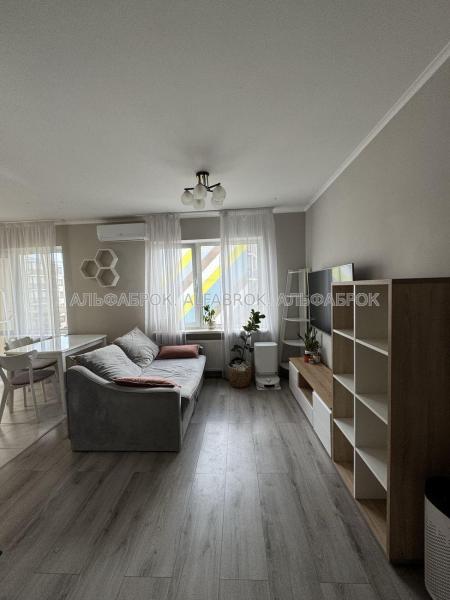 Продам квартиру-студию