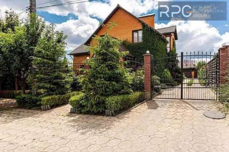 Продам 2-поверховий будинок
