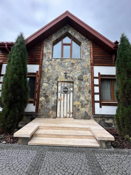 Продам 2-поверховий особняк