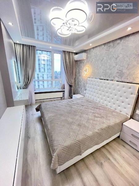 Продам 3-кімнатну квартиру в новобудові, ЖК Svitlo Park