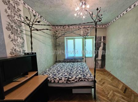 Продам 4-кімнатну квартиру