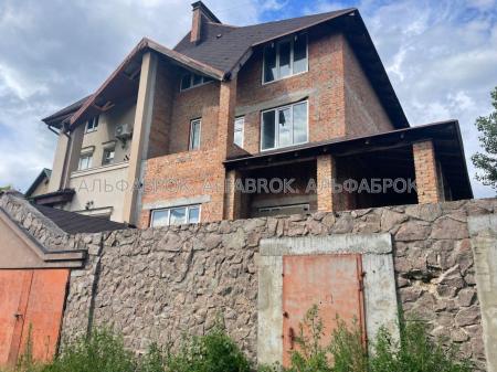 Продам 3-этажный дом