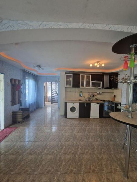 Продам 2-поверховий будинок