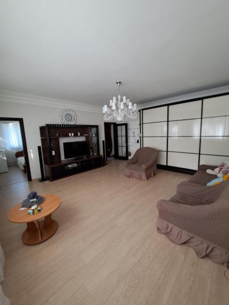 Продам 4-комнатную квартиру