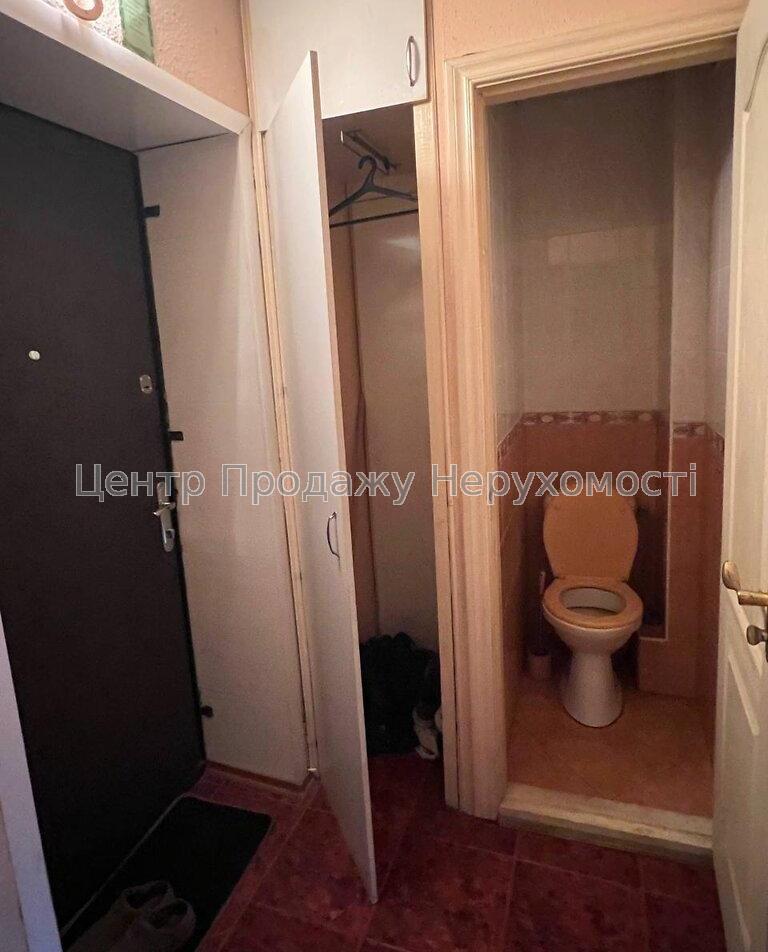 Фото Продам 1-кімнатну, середній поверх, біля метро IB10