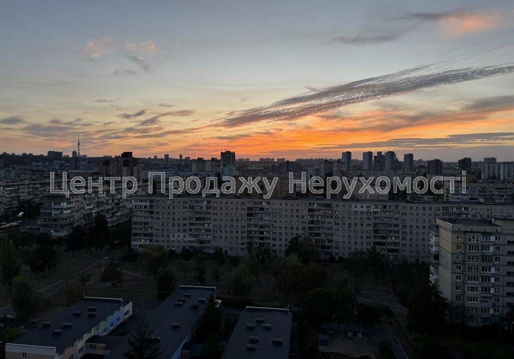 Фото Продається 3-кімнатна квартира в Києві20