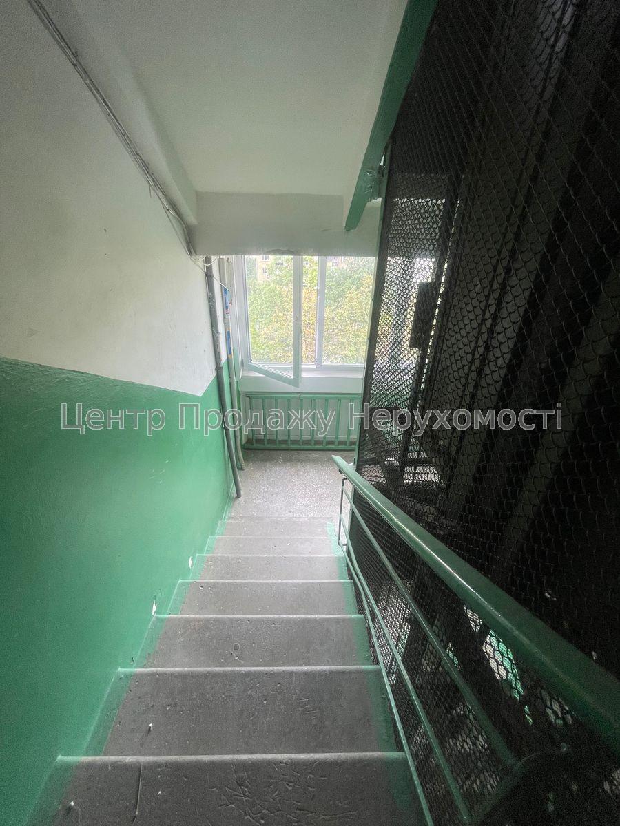 Фото Продам 2-к.квартиру з видом на парк, до метро 15 хв.пішки18