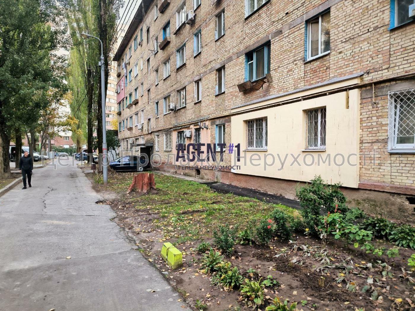 Фото Продам 1-кімнатну на Леся Курбаса, 9в8