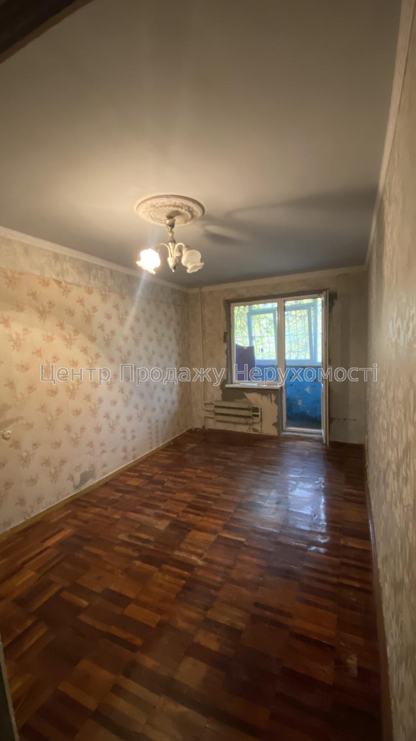 Фото Продам 3-кімнатну квартиру покращеного планування, вул. Амосова1