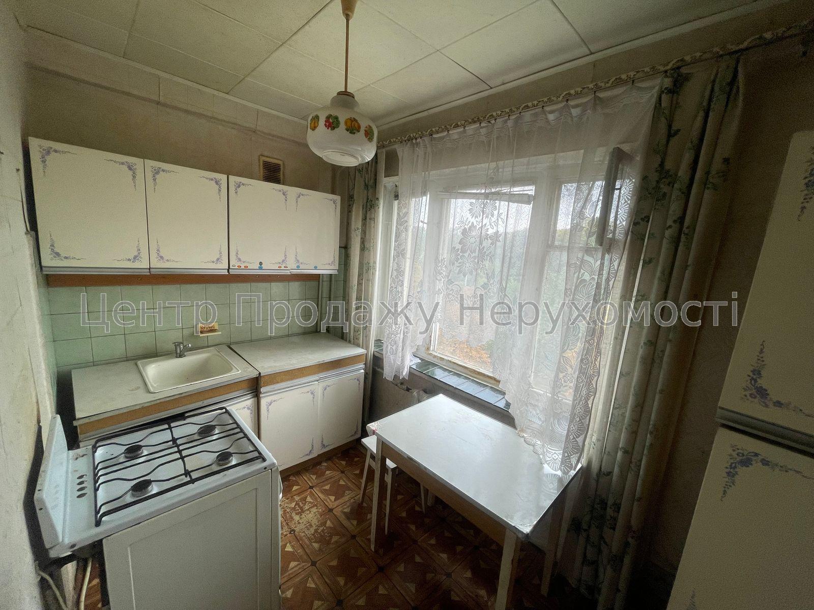 Фото Продам 2-к.квартиру з видом на парк, до метро 15 хв.пішки10